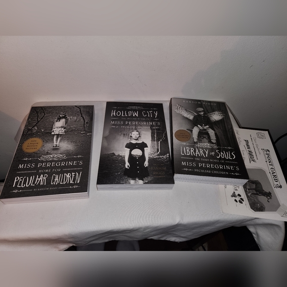 Miss Peregrine's Peculiar Children By Ransom Riggs Boxed Set - Picture 4 of 4